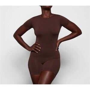 Skims soft smoothing seamless  t-shirt in cocoa